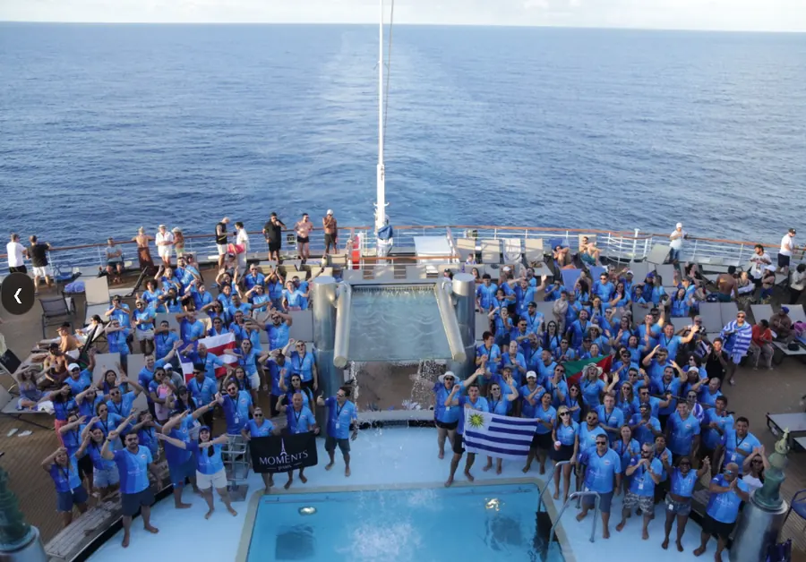 Grupo Moments Paris no navio